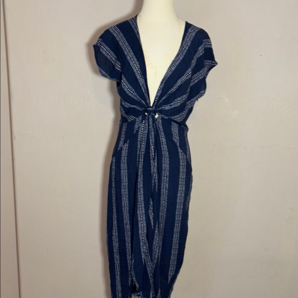 Promesa Modern navy blue and white dress